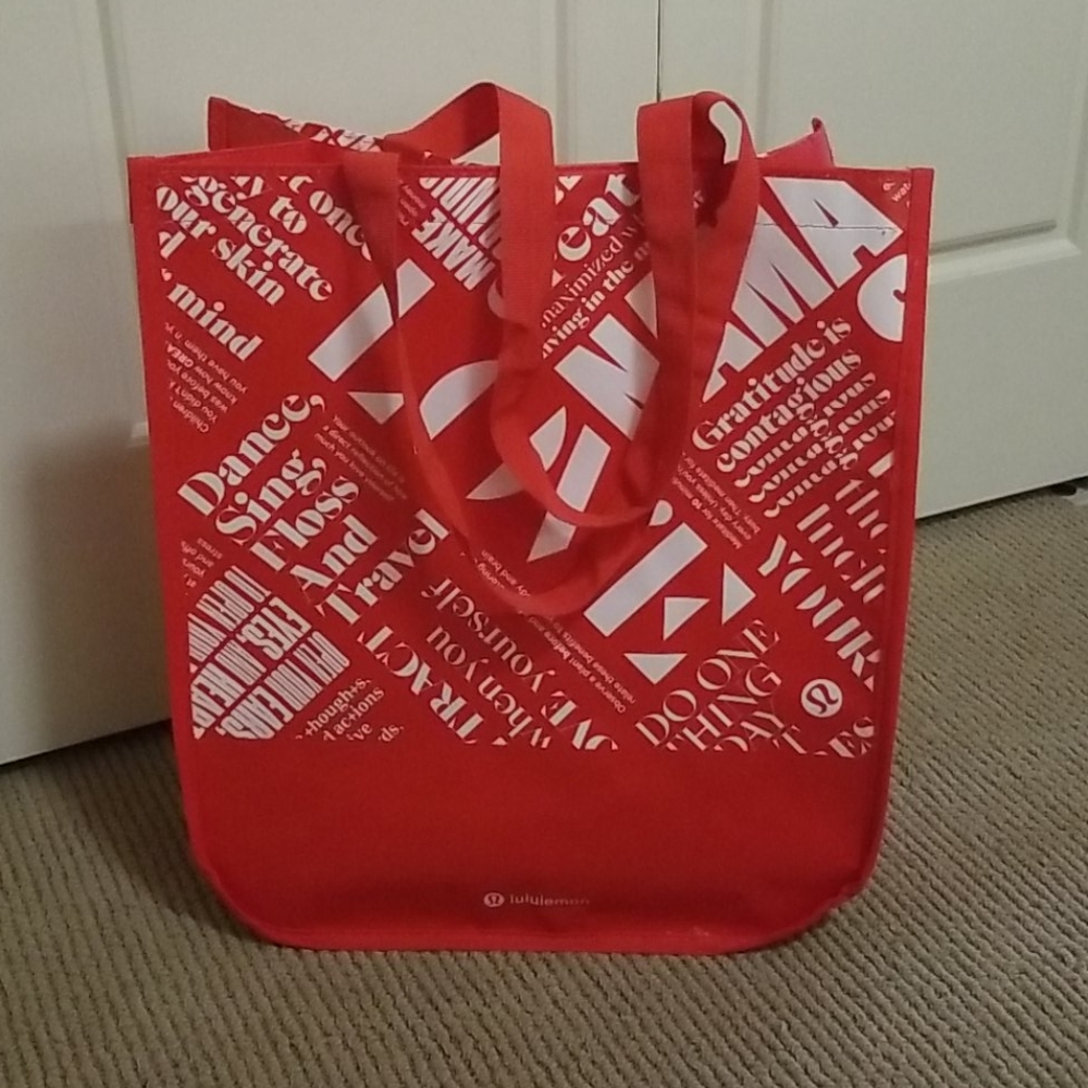 Lululemon large shopper